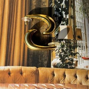 Stunning gold tone earrings